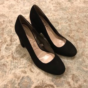 Sophisticated chunky heeled pumps